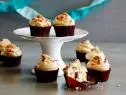 JELLYFILLED
CUPCAKES WITH PEANUT BUTTER FROSTING
Tyler Florence
Food 911/Bake Sale Delights
Food Network
Baking Spray, Allpurpose
Flour, Baking Powder, Fine Salt, Unsalted Butter, Sugar, Eggs, Vanilla
Extract, Milk, Grape Jelly, Reeseâ  s Pieces, Butterfinger, Nutter Butter, Heath Bar, Peanut Butter,
Cream Cheese, Confectioners Sugar