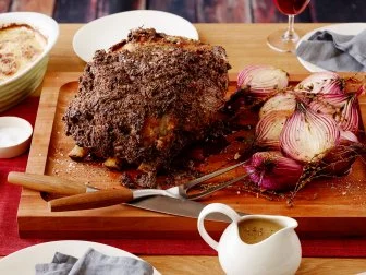 ROAST PRIME RIB OF BEEF WITH HORSERADISH CRUST
Tyler Florence
How To Boil Water/Christmas Made Easy
Food Network
Prime Rib Beef Roast, Garlic, Horseradish, Rosemary, Thyme, Kosher Salt, Pepper, Olive Oil,
Dry White Wine, Allpurpose
Flour, Chicken or Beef Broth, Heavy Cream, Ground Nutmeg,
Butter, Russet Potatoes, Parmesan Cheese, Balsamic Vinegar, Honey, Red Onions