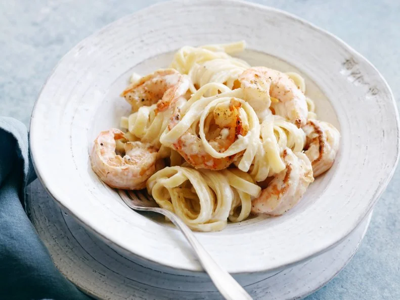 FNK SHRIMP FETTUCINE ALFREDO **Comfort Food/Cozy Vibe
Food Network Kitchen
Food Network
Kosher Salt, Fettucine, Olive Oil, Shrimp, Unsalted Butter, Heavy Cream, Nutmeg,
ParmigianoReggiano
Cheese