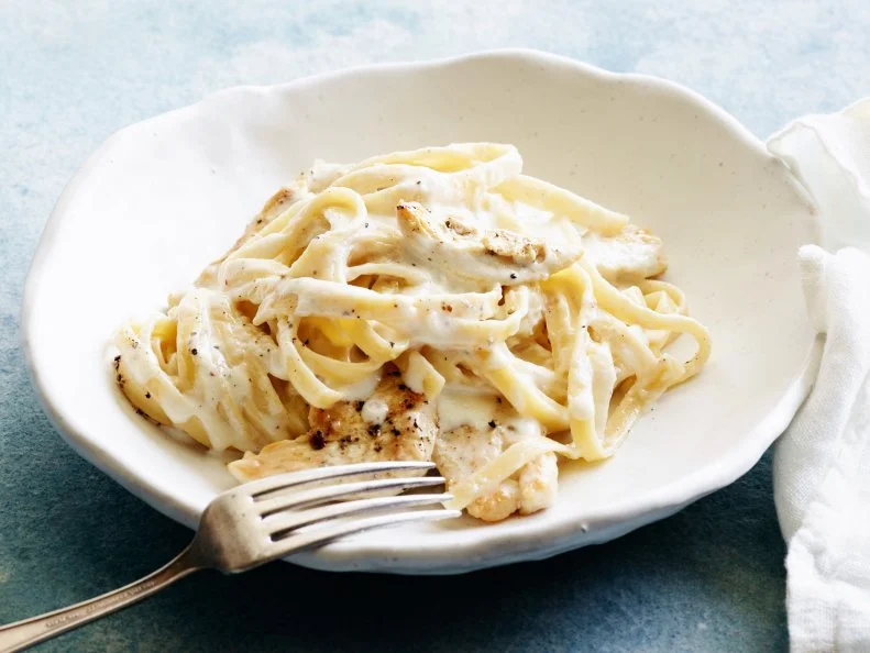 FNK CHICKEN FETTUCINE ALFREDO **Comfort Food/Cozy Vibe
Food Network Kitchen
Food Network
Kosher Salt, Fettucine, Olive Oil, Chicken, Unsalted Butter, Heavy Cream, Nutmeg,
ParmigianoReggiano
Cheese