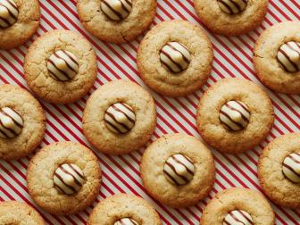 Sugar, Heavy Cream, Rum Extract, Ground Cloves, Egg, Foil Wrapped Striped Milk chocolate - White Chocolate Drops