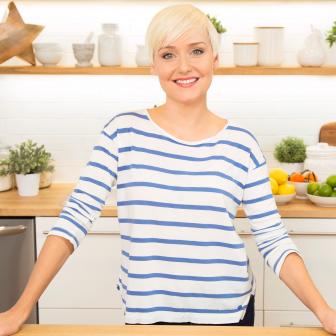 Sara Lynn Cauchon is a food enthusiast and the host of the Low-Key Guide to Better Eating