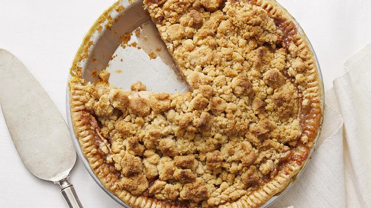Classic Apple Crumb Pie