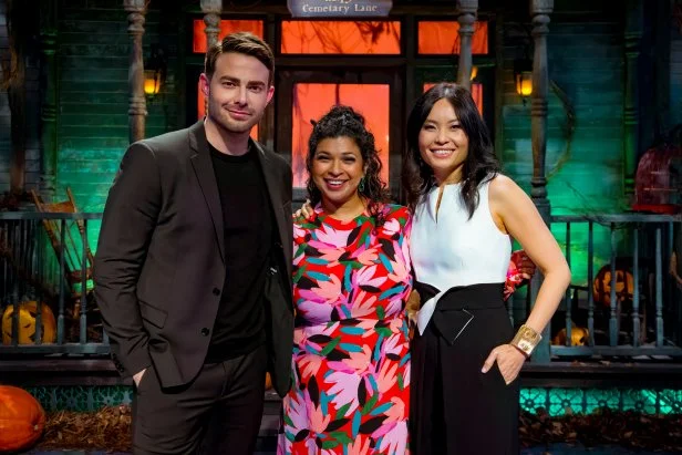Host Jonathan Bennett with Judges Aarti Sequeira and Shinmin Li, as seen on Halloween Wars, Season 13.