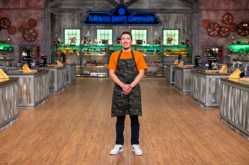 Contestant JL Hinojosa, portrait, as seen on Halloween Baking Championship, Season 10.