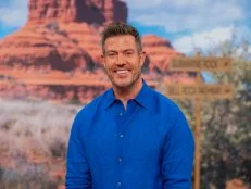 Host Jesse Palmer portrait for the Southwest Summer Challenge, as seen on Summer Baking Championship, Season 2.