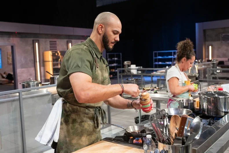 Chef LT Smith and Chef Stephanie Izard face off against each other to make a peanut and jelly inspired dish, as seen on 24 in 24: Last Chef Standing, Season 2.