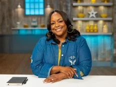 Host Kardea Brown, portrait, as seen on Kids Baking Championship, Season 13.