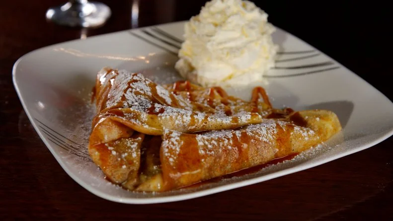 cinnamon apple and caramel crepe at Crepe Expectations in Las Vegas