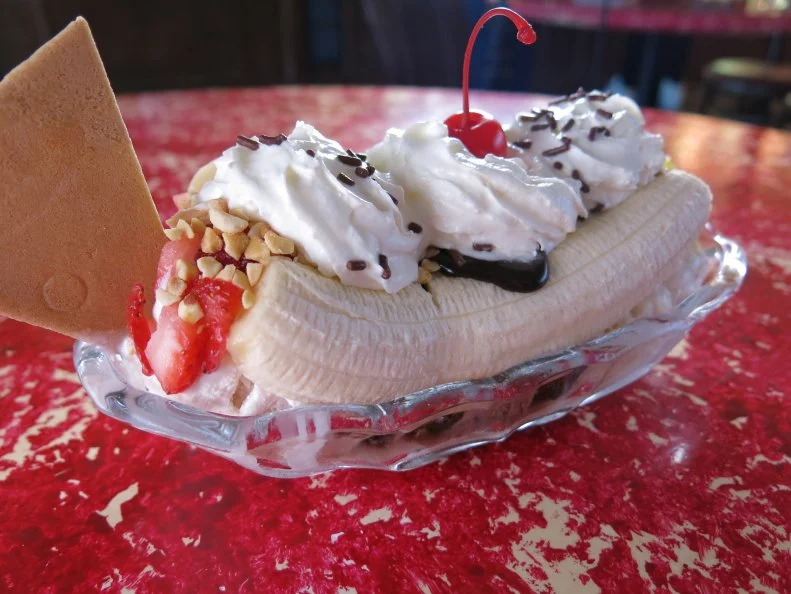 Classic Sundae Banana Split, as seen on Favorite vs Favorite, season 1.